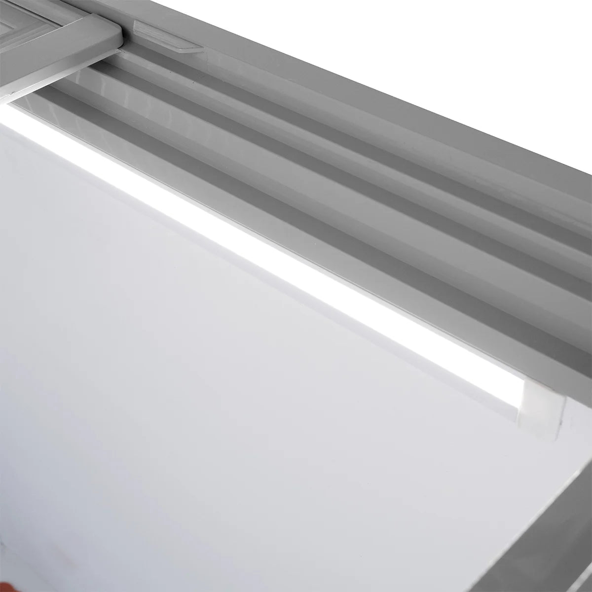 Congélateur coffre à glaces 284 Litres avec éclairage LED et roulettes