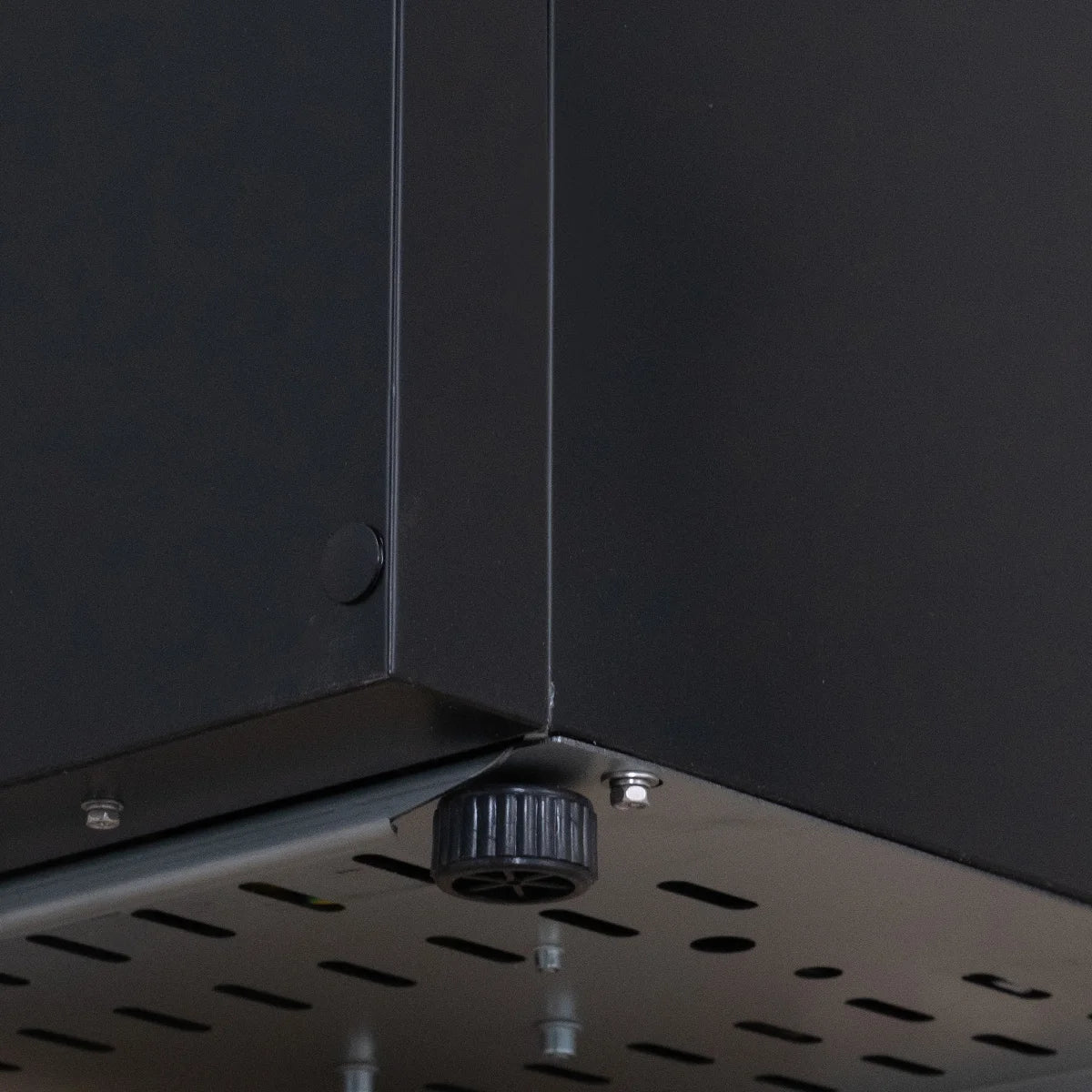 Armoire à boissons GKS-160 Slim, 160 litres de volume de refroidissement, éclairage intérieur, noire