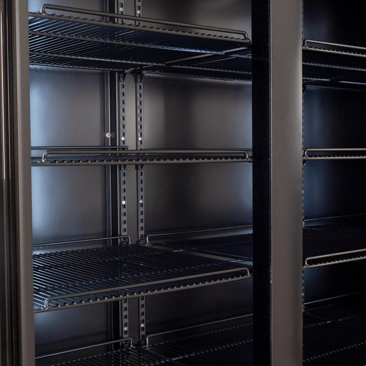 Armoire à boissons ECO 1500 avec portes battantes et fronton lumineux