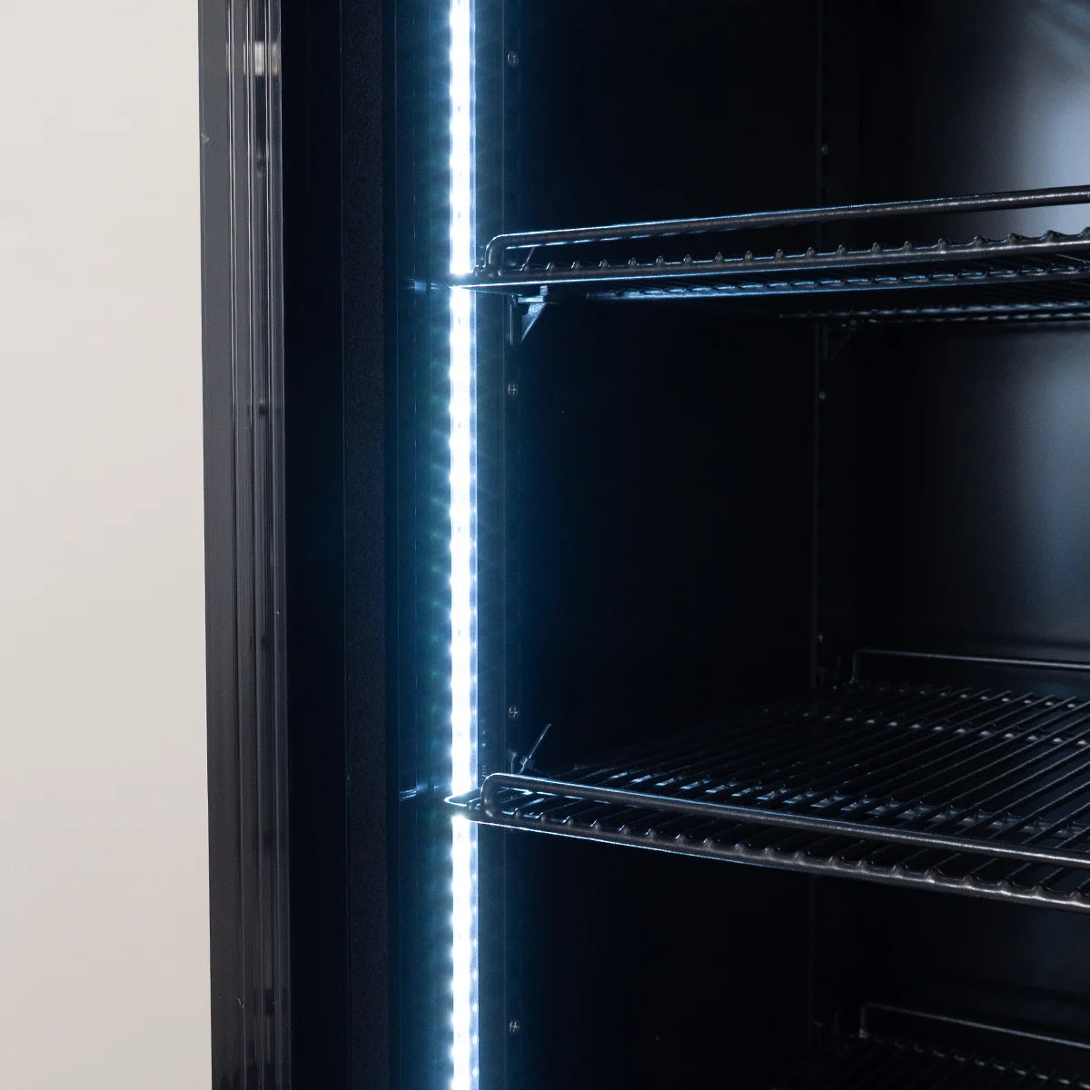 Armoire à boissons ECO 1000 avec portes coulissantes et fronton lumineux