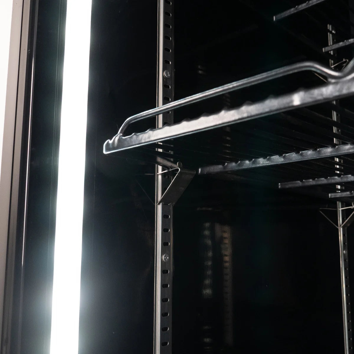 Armoire à boissons ECO 630 avec enseigne lumineuse et portes battantes