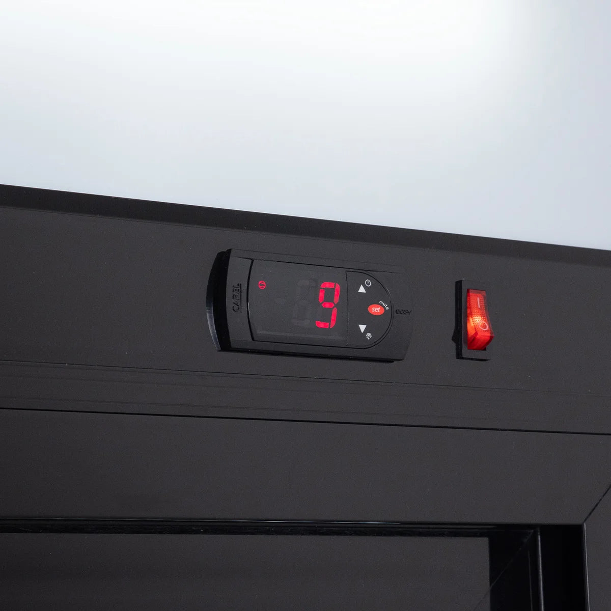 Armoire à boissons ECO 630 avec enseigne lumineuse et portes coulissantes