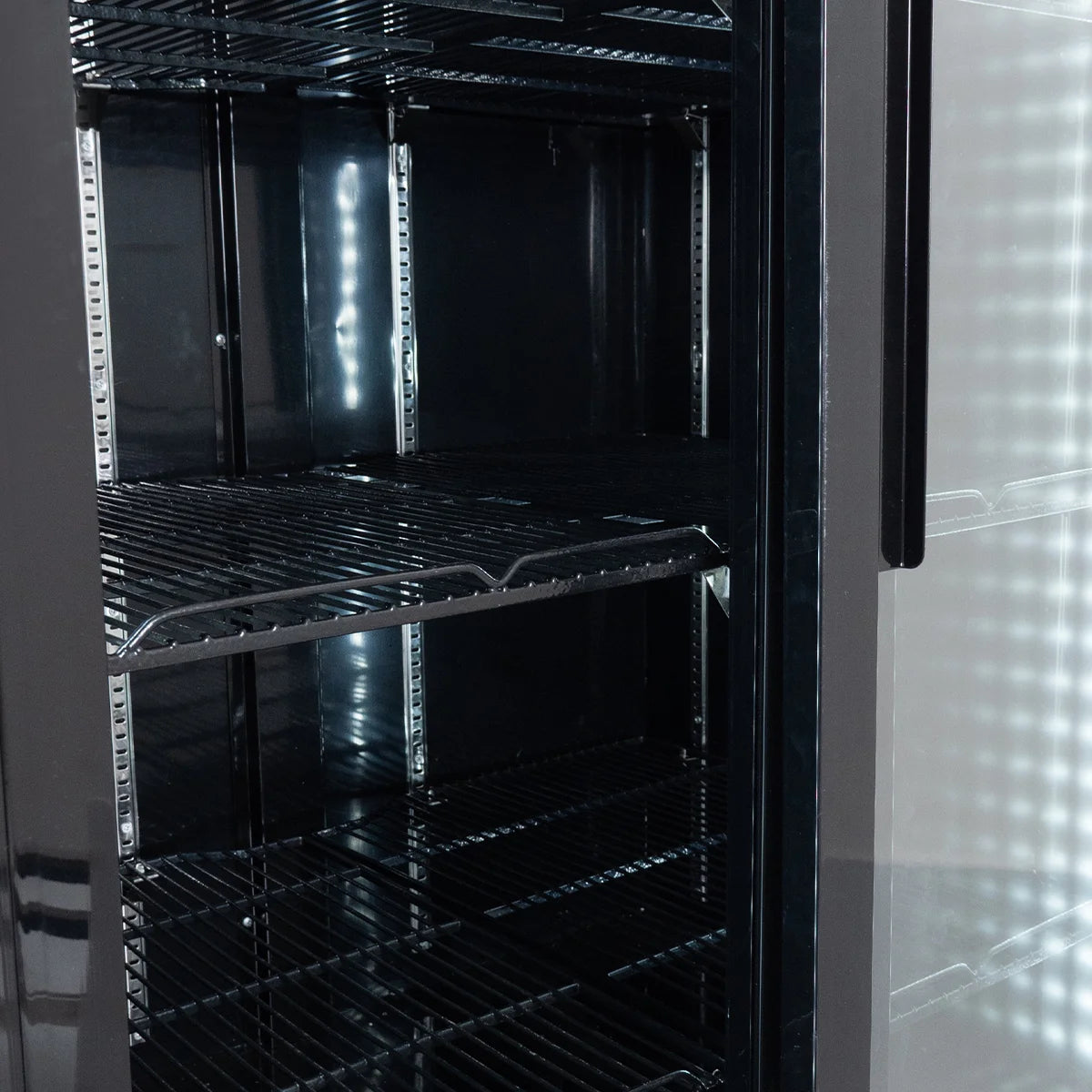 Armoire à boissons ECO 630 avec enseigne lumineuse et portes coulissantes