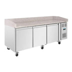 Table à pizza Polar U-Series 3 portes avec plan de travail en granit 634 litres sur roulettes