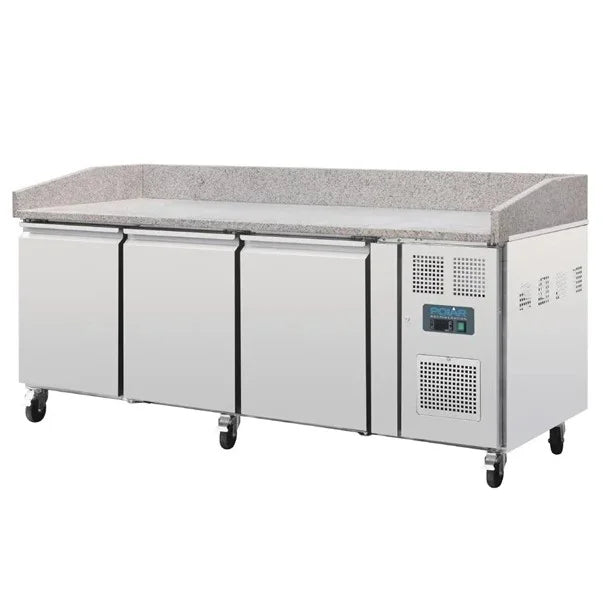 Table à pizza Polar U-Series 3 portes avec plan de travail en granit 634 litres sur roulettes