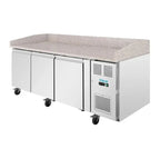 Table à pizza Polar U-Series 3 portes avec plan de travail en granit 634 litres sur roulettes