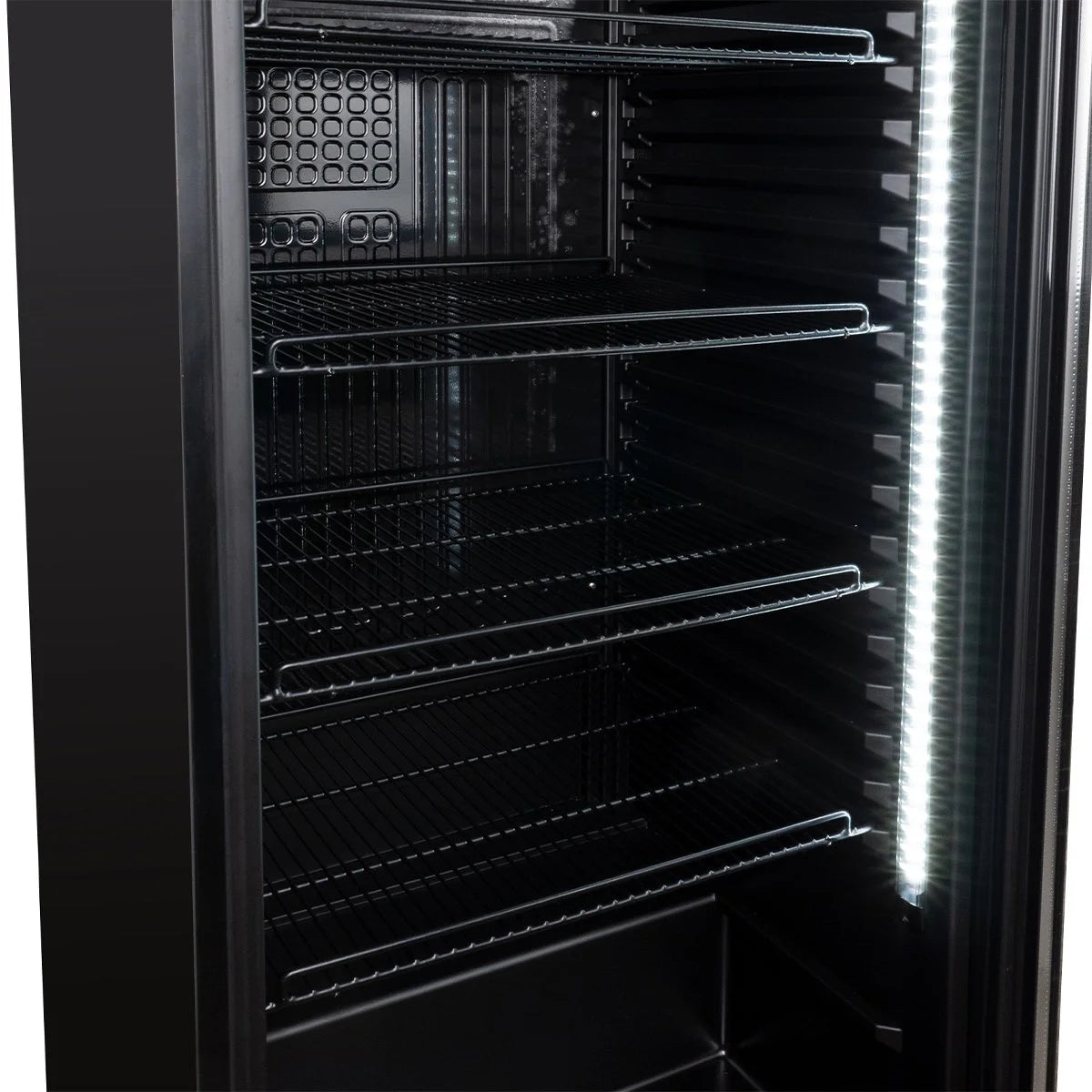 Armoire à boissons GKSE360, volume utile 360 litres, 5 Clayettes réglables, éclairage intérieur, verrouillable, noir