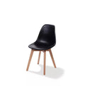 Feros Keeve chaise empilable noire sans accoudoirs, structure en bois de bouleau et assise en plastique, 470 x 530 x 830 mm