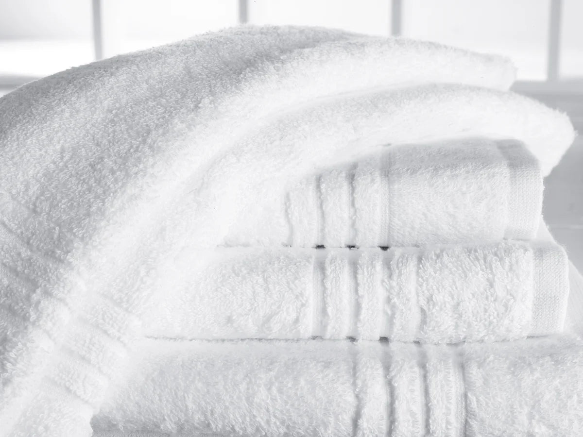 Serviette de bain en éponge bouclette Ambassador avec 4 bandes décoratives - 100 x 150 cm
