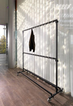 Feros Porte-manteaux grand avec 104 crochets, en acier noir, sur roulettes, extensible