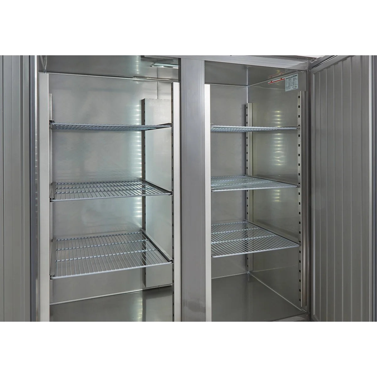Armoire réfrigérée professionnelle ECO 1400 GN 2/1 monobloc, volume de réfrigération 1350 litres, 6 clayettes réglables, construction robuste, inox