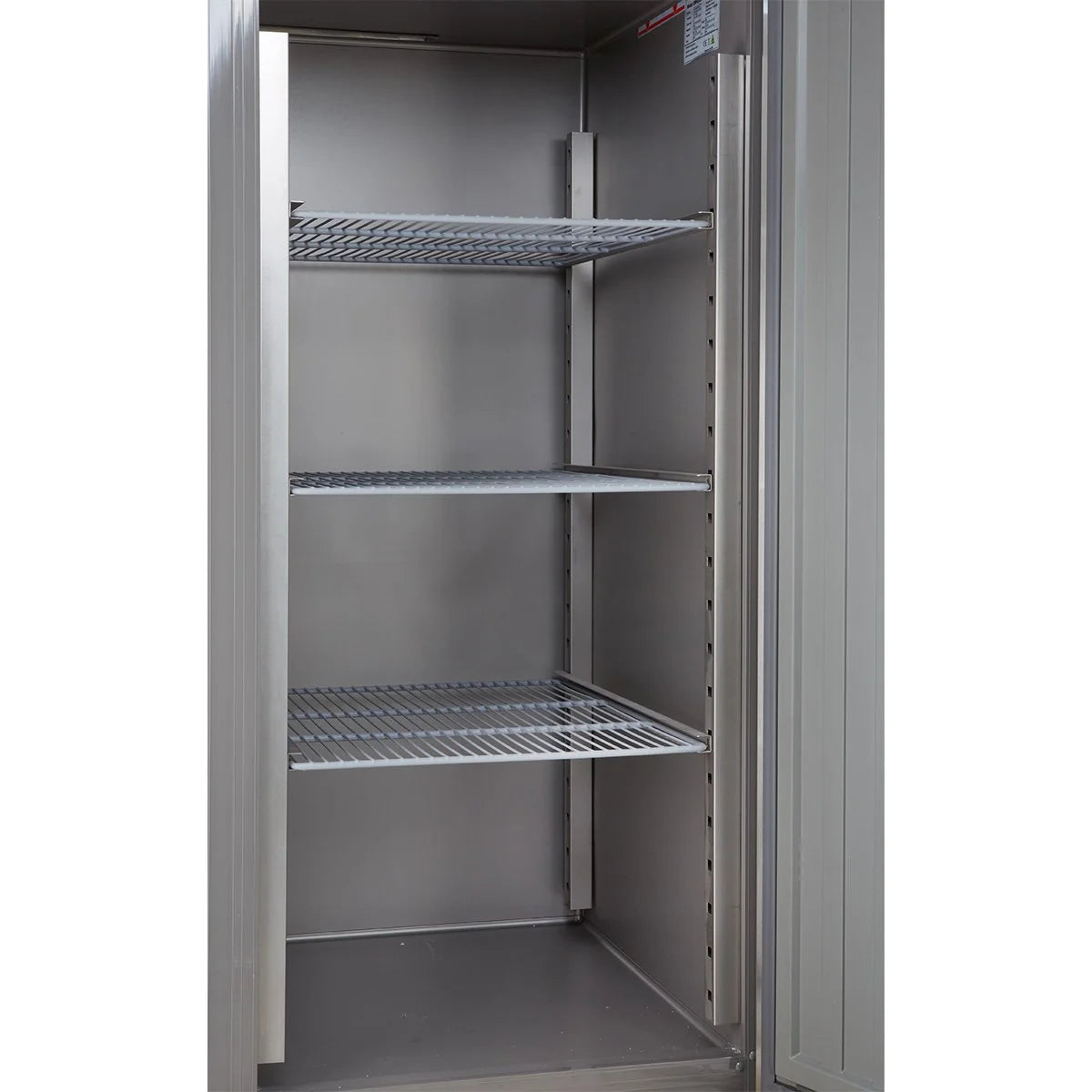 Armoire réfrigérée professionnelle ECO 700 GN 2/1 monobloc, volume de réfrigération 616 litres, 3 clayettes réglables, construction robuste, inox