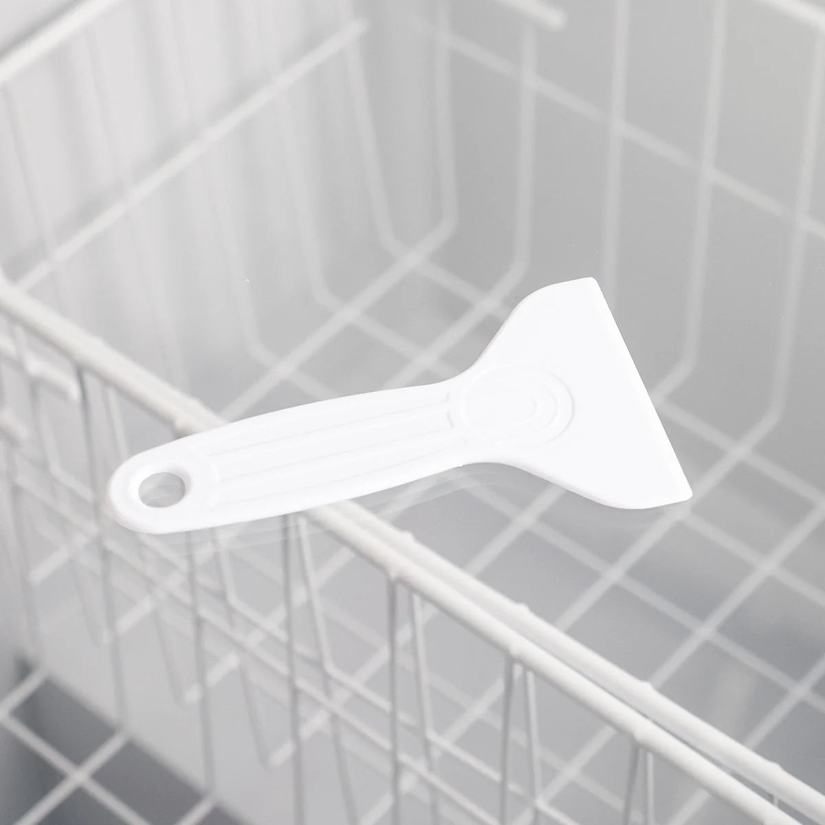 Congélateur coffre ECO 450 avec couvercle coulissant en verre, 4 roulettes