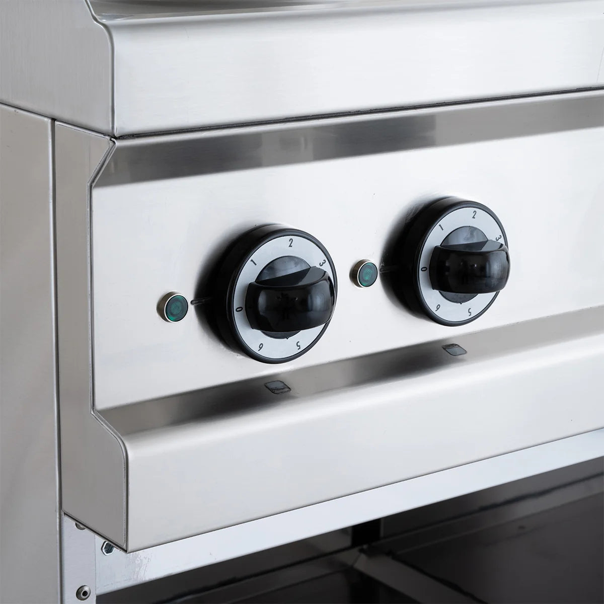 Cuisinière électrique Série 700 - 70/70 - 4 plaques rondes - 8,2 kW
