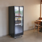 Armoire à boissons GKS-230, volume utile 230 litres, 4 clayettes réglables, éclairage intérieur, verrouillable, noir
