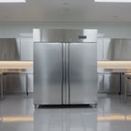 Armoire réfrigérée professionnelle ECO 1400 GN 2/1 monobloc, volume de réfrigération 1350 litres, 6 clayettes réglables, construction robuste, inox