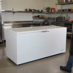 Congélateur coffre ECO 550 avec couvercle battant et 4 roulettes